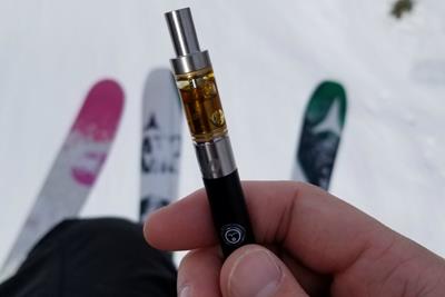 Exploring the Pros and Cons of Cannabis Vape Cartridges | PotGuide